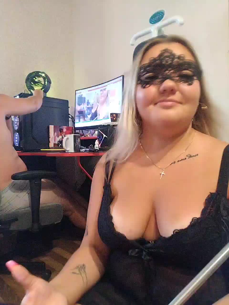 -B-a-D-G-1-r-L Live Sex August 22, 2025