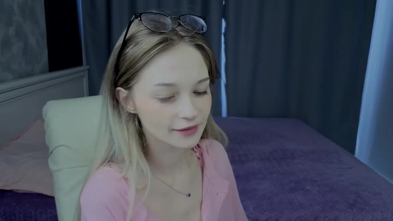 vialeta-baby Live Sex December 17, 2025