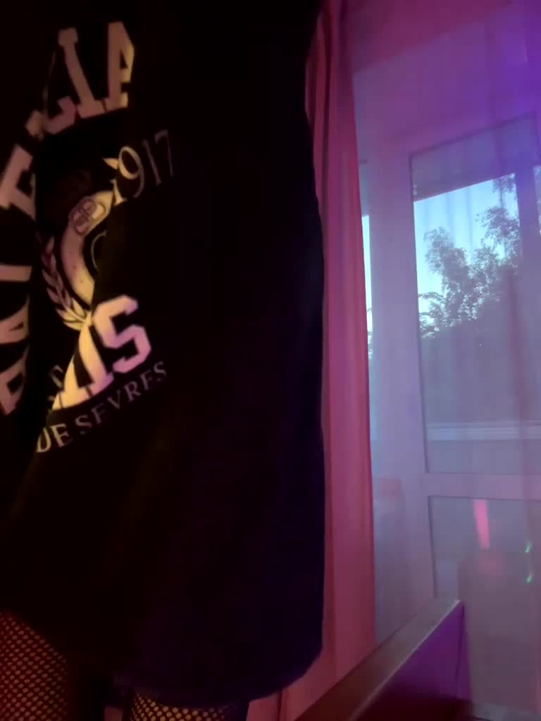 VIP17CoupleDream Live Sex December 17, 2025