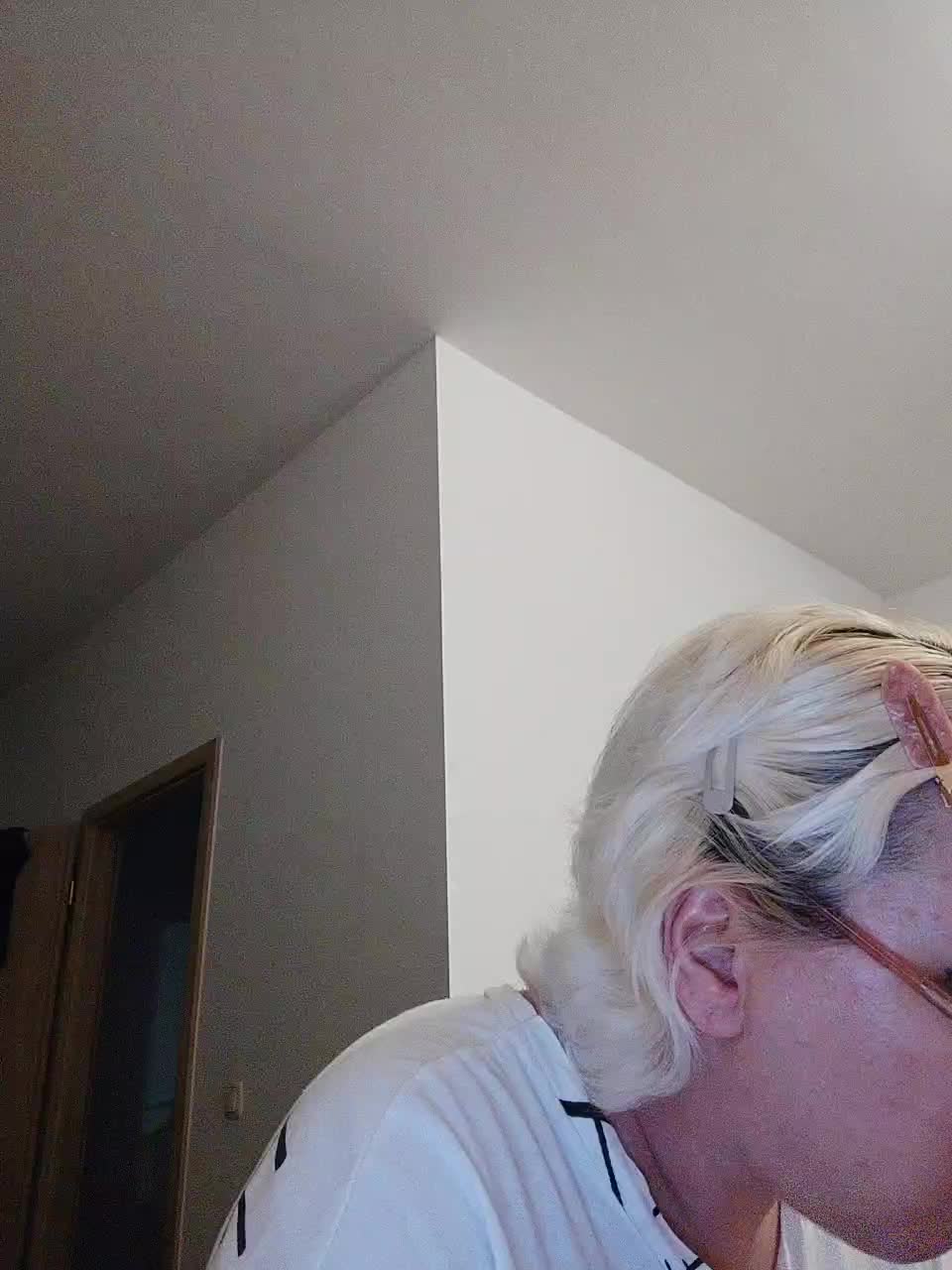 Vika211 Live Sex December 17, 2025