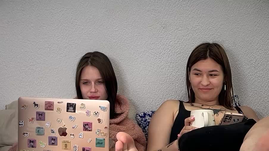 ZoyaVikki Live Sex December 17, 2025