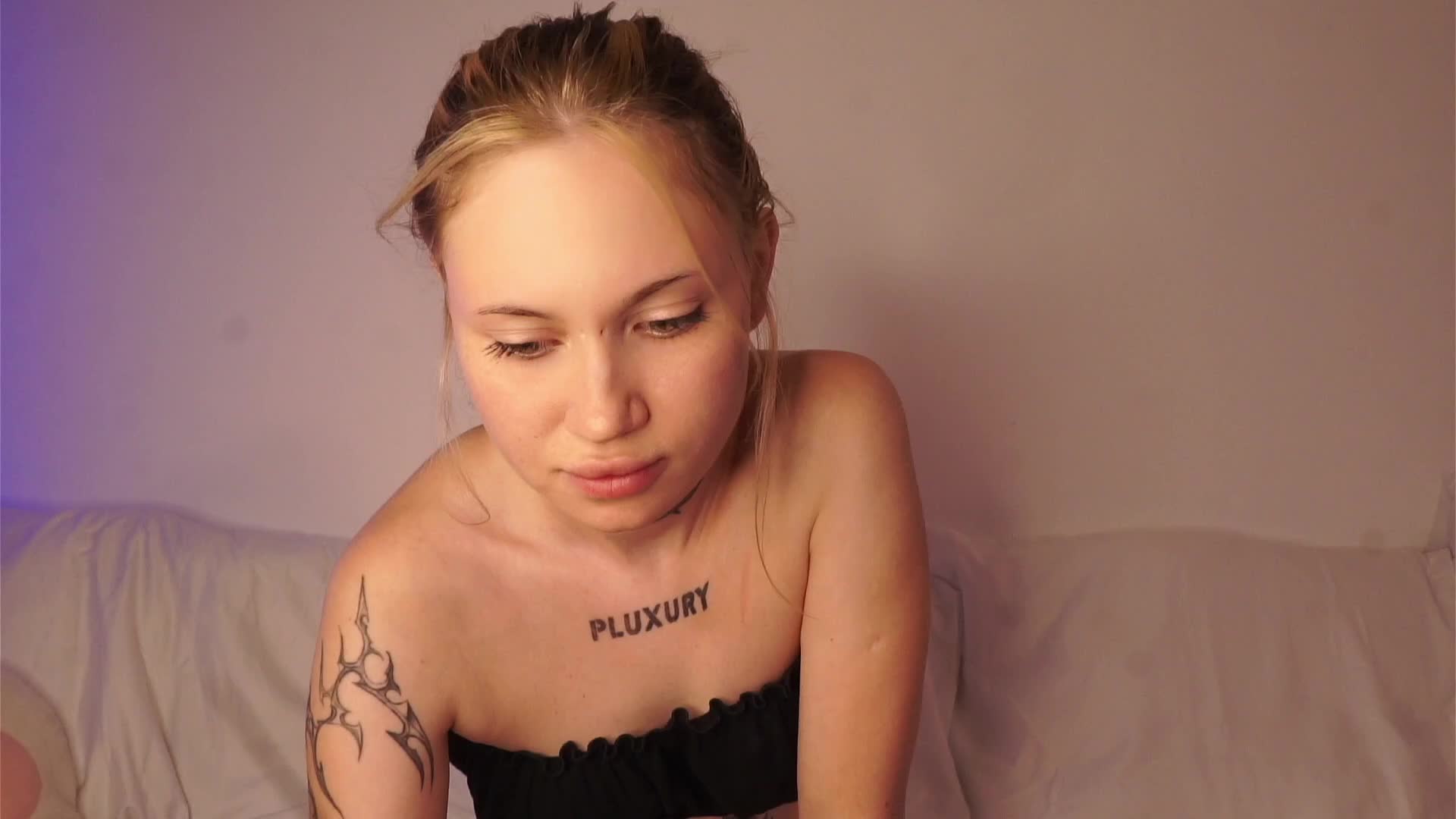 PLUXURY- Live Sex December 18, 2025