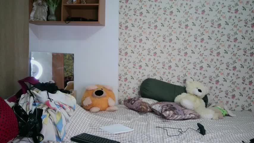 BlueHOT-MILf Live Sex December 15, 2025