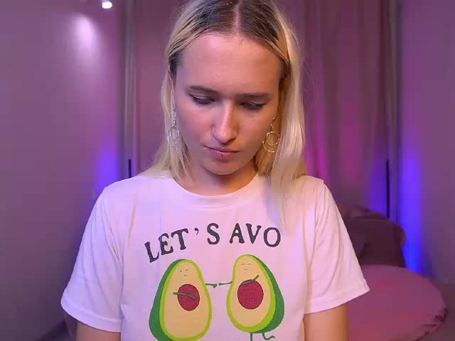 LilElfie_2025-08-23_17-42-09_179 Live Sex August 23, 2025