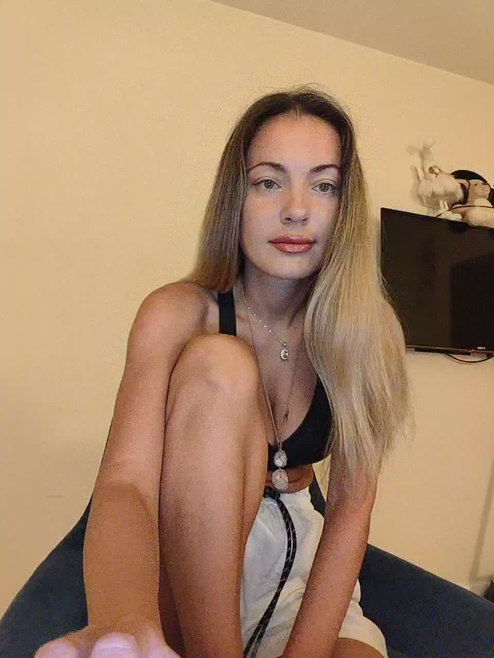 Lola3000 Live Sex December 14, 2025