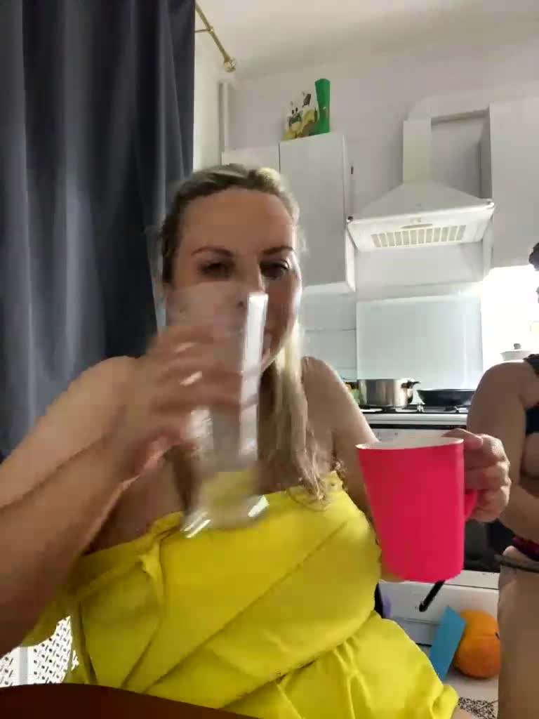 Roksi-8 Live Sex December 14, 2025