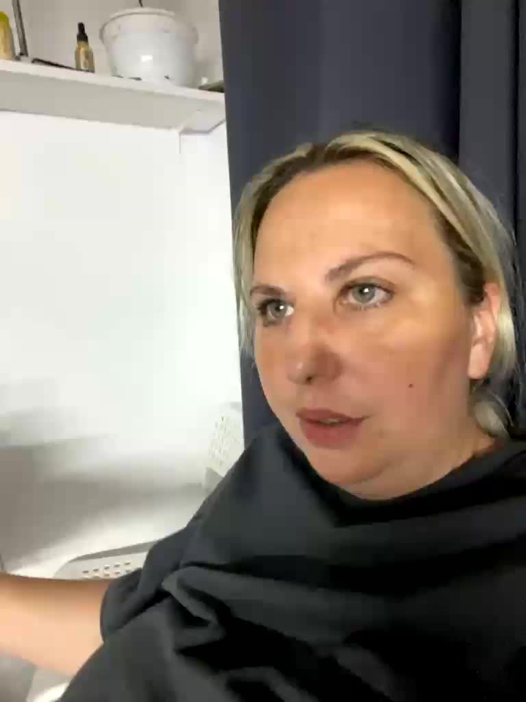 Roksi-8 Live Sex December 14, 2025