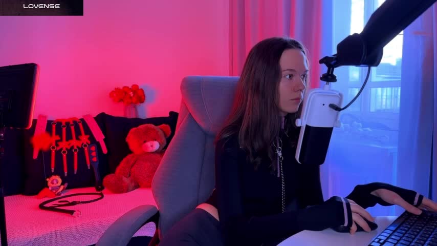 SharkyBaby Live Sex December 13, 2025