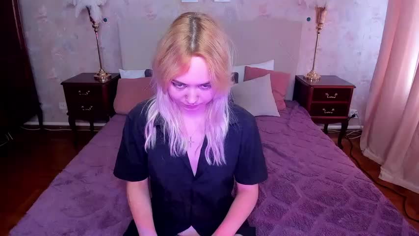 Iriska_mini Live Sex December 14, 2025