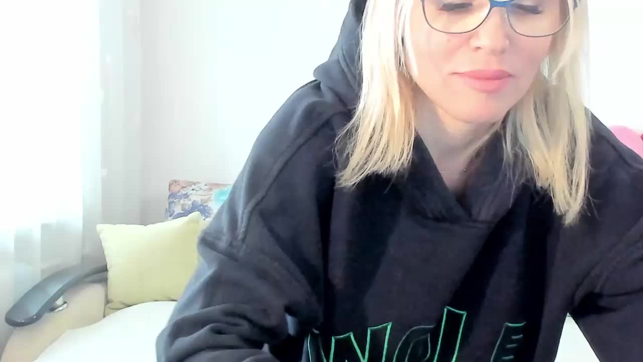 Lisa1225 Live Sex December 17, 2025