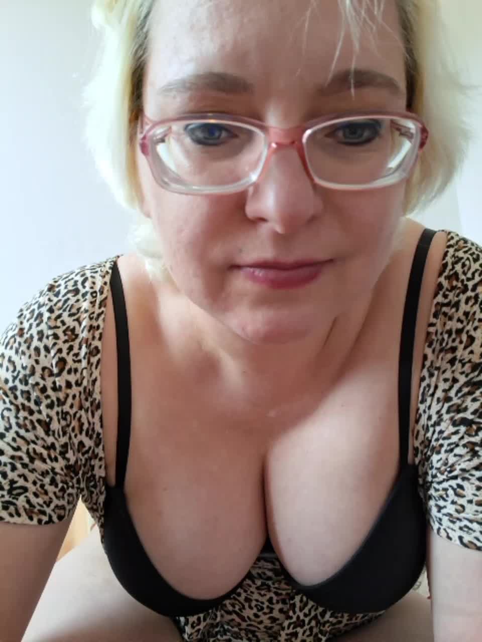 Vika211 Live Sex December 17, 2025