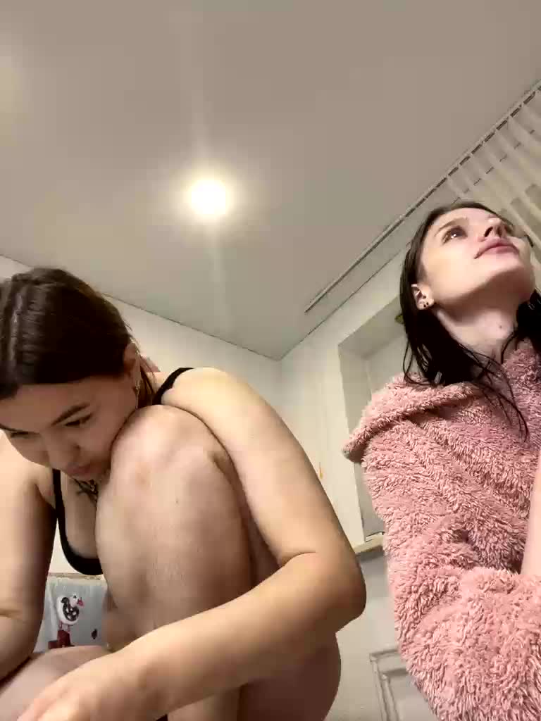 ZoyaVikki Live Sex December 17, 2025