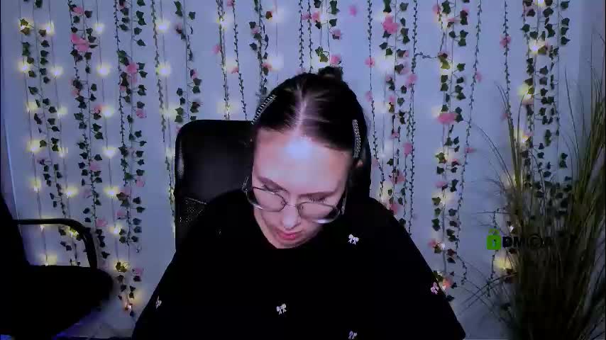 mona_cloud Live Sex December 14, 2025