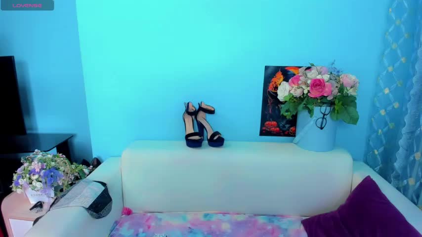 LindaaLu Live Sex December 15, 2025