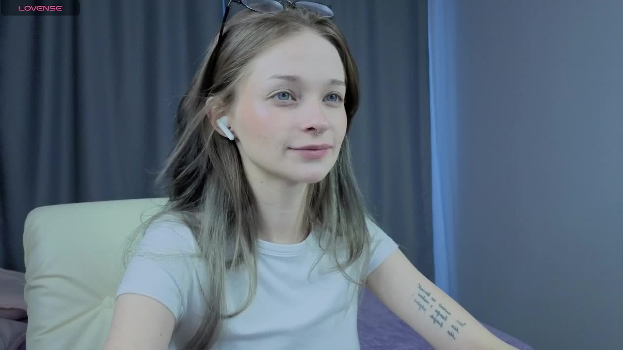 vialeta-baby Live Sex December 17, 2025