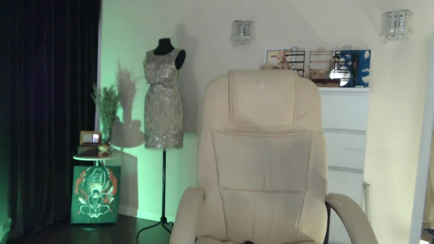 Realia Live Sex December 17, 2025