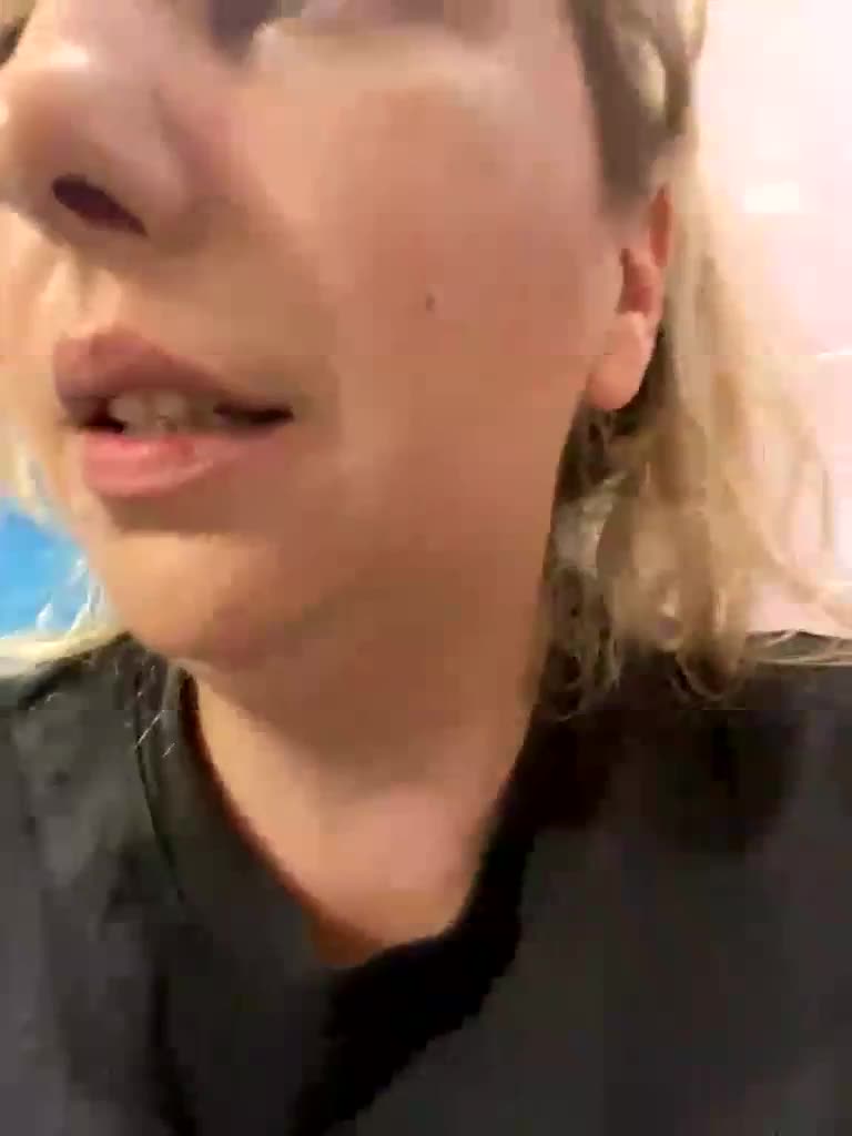 Roksi-8 Live Sex December 14, 2025