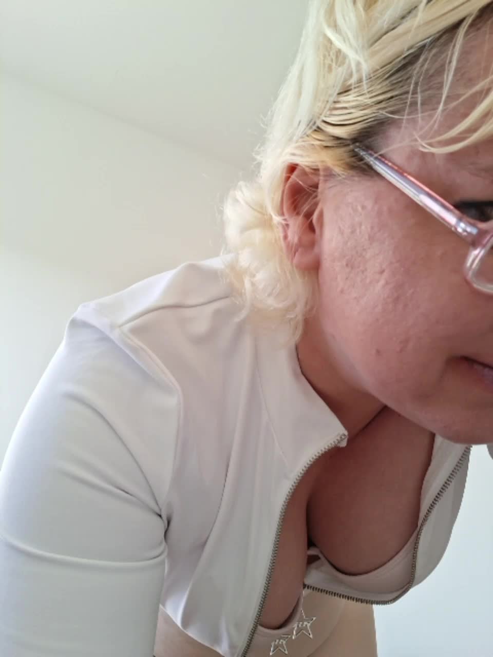 Vika211 Live Sex December 17, 2025