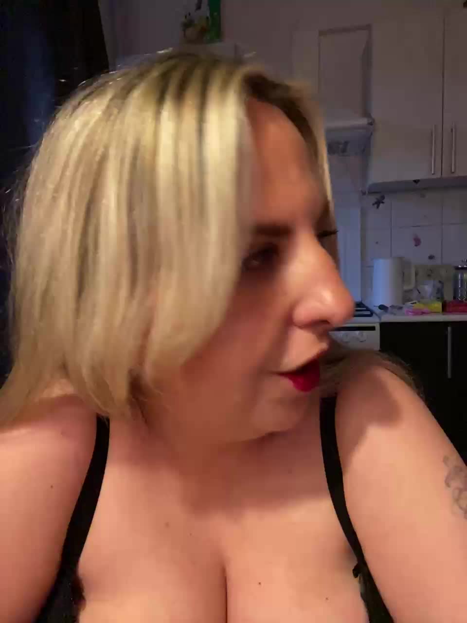 Roksi-8 Live Sex December 14, 2025