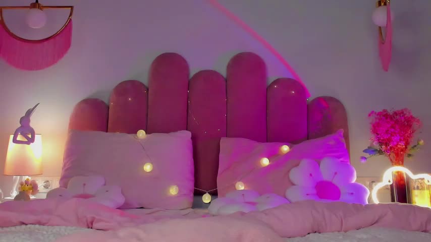 ElsaYoung Live Sex December 18, 2025