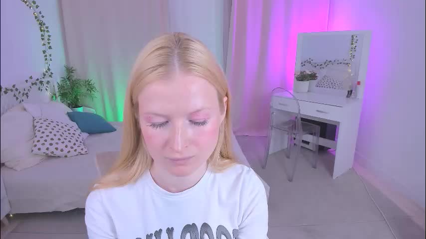 laly_peach Live Sex December 15, 2025