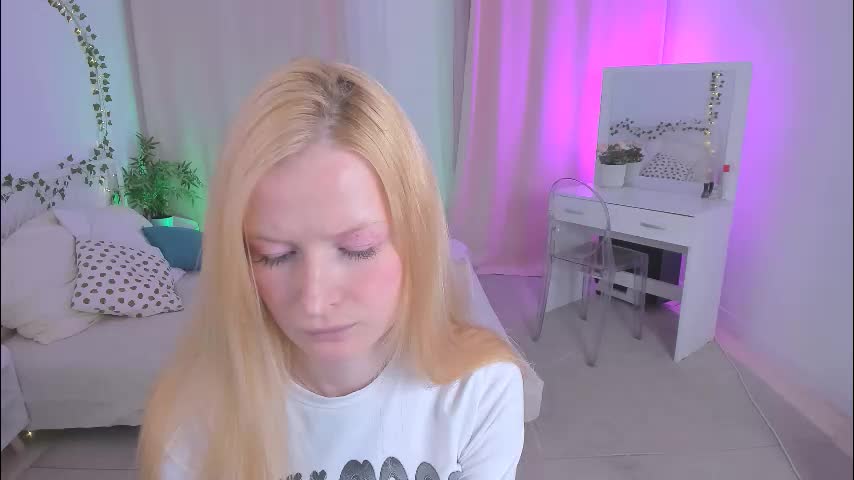 laly_peach Live Sex December 15, 2025