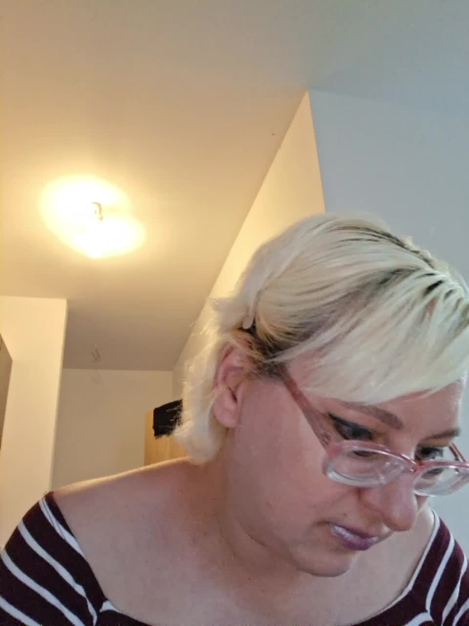 Vika211 Live Sex December 17, 2025