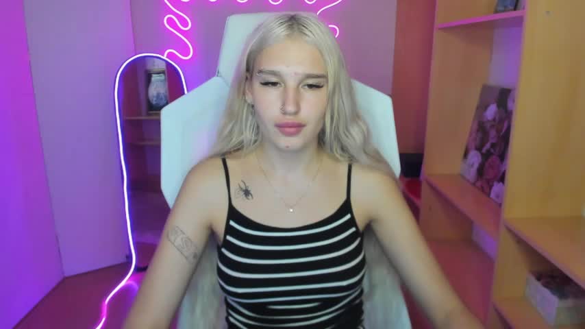 EvelinaLuu Live Sex August 26, 2025