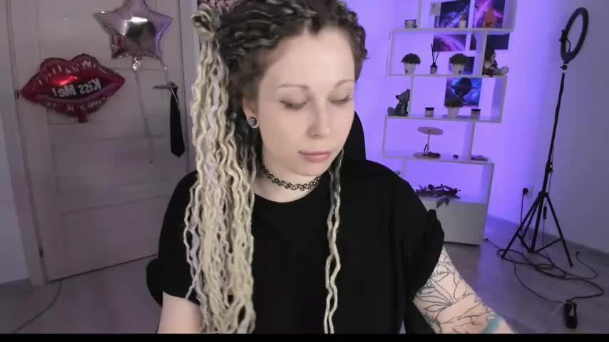 HoneySallyMoore Live Sex December 13, 2025