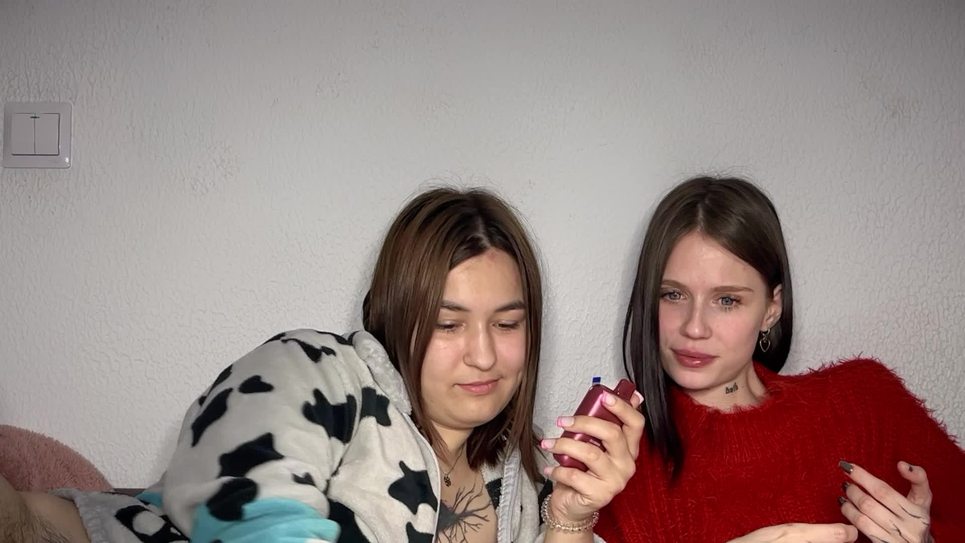 ZoyaVikki Live Sex December 17, 2025