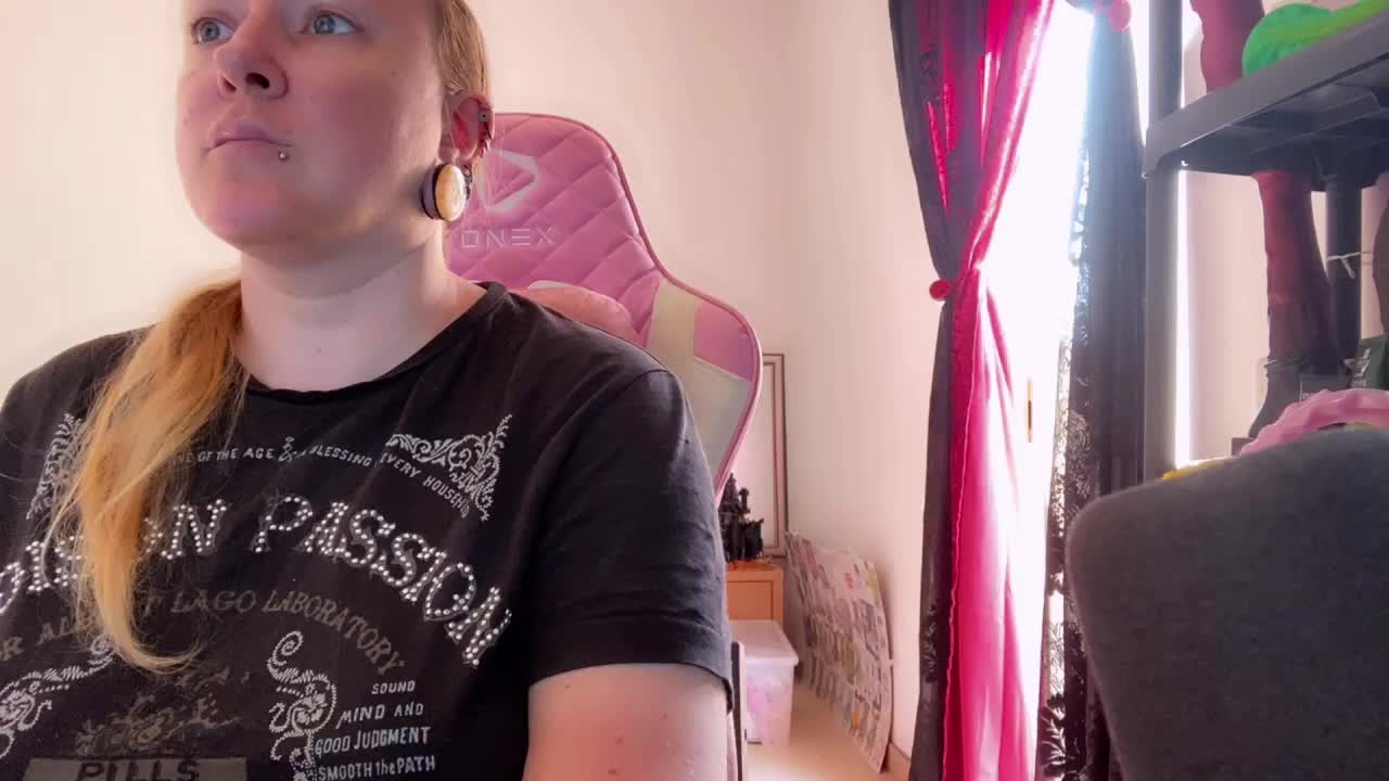 NylonQueen Live Sex December 14, 2025