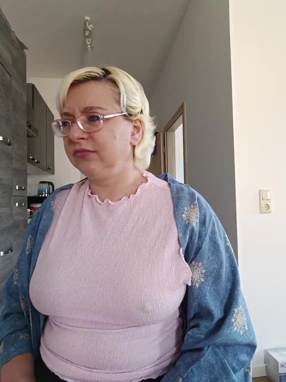 Vika211 Live Sex December 17, 2025