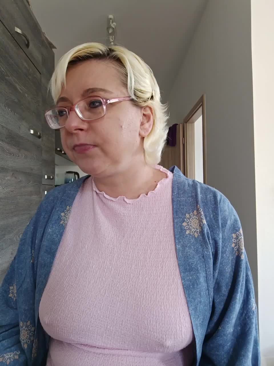 Vika211 Live Sex December 17, 2025