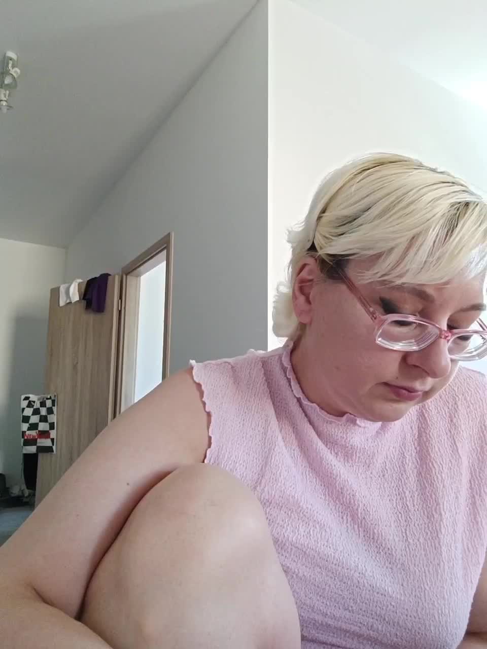 Vika211 Live Sex December 17, 2025