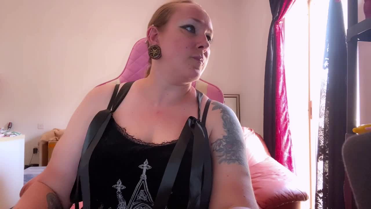 NylonQueen Live Sex December 14, 2025