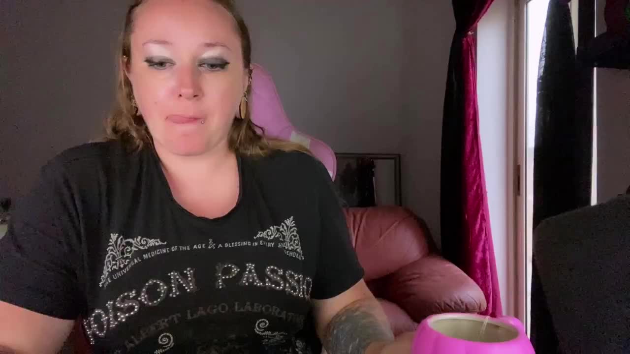 NylonQueen Live Sex December 14, 2025