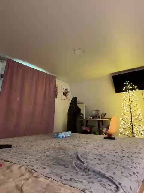 -MaybeBaby- Live Sex December 18, 2025