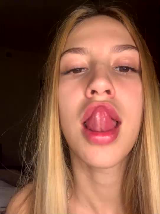 Malvinka2229 Live Sex December 13, 2025