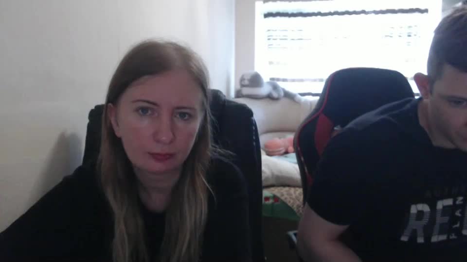 jenisandpeter Live Sex December 19, 2025
