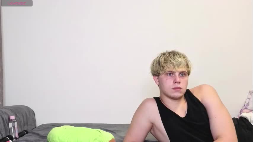 emily_and_ilumi Live Sex December 18, 2025