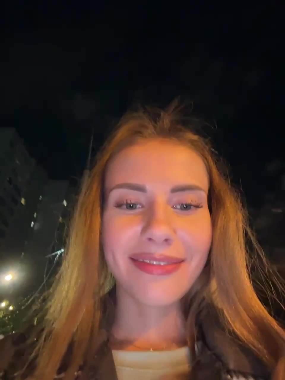 VikkiExtraCheese Live Sex December 18, 2025