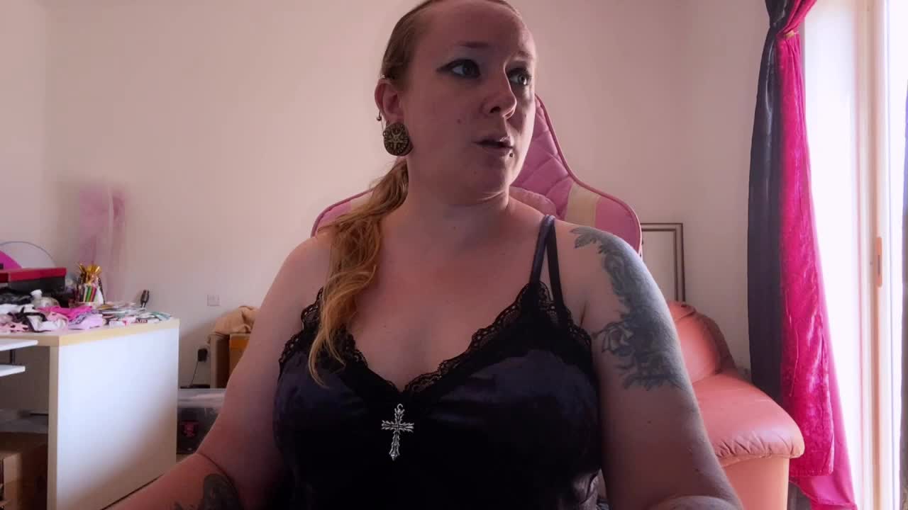 NylonQueen Live Sex December 14, 2025