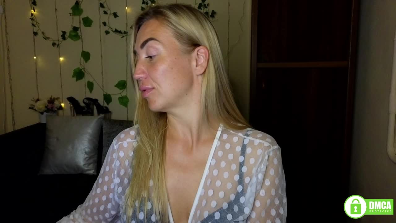 Jullyblondkiss Live Sex December 14, 2025