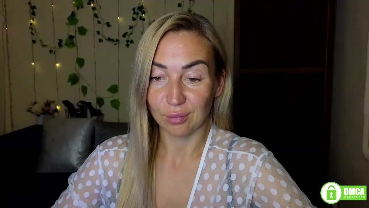 Jullyblondkiss Live Sex December 14, 2025