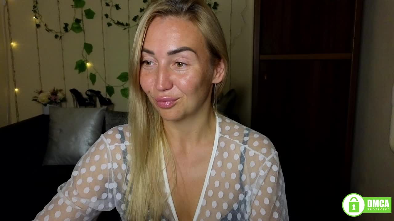 Jullyblondkiss Live Sex December 14, 2025