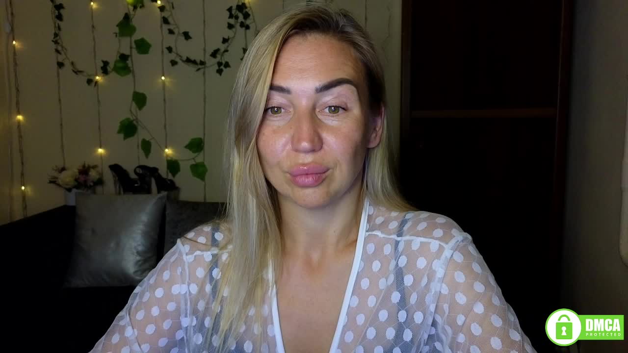 Jullyblondkiss Live Sex December 14, 2025
