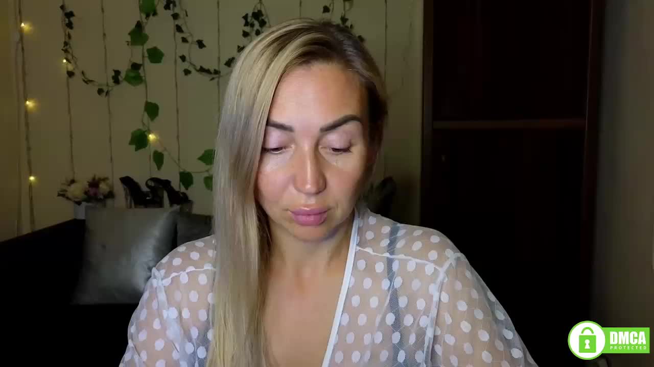 Jullyblondkiss Live Sex December 14, 2025