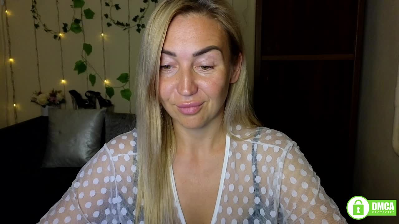 Jullyblondkiss Live Sex December 14, 2025