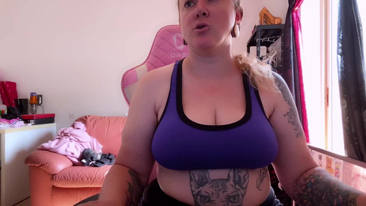 NylonQueen Live Sex December 14, 2025