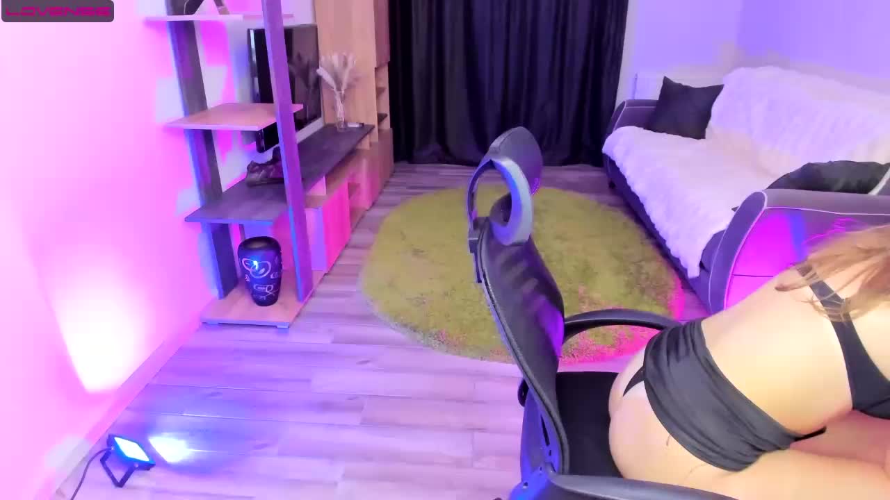 StrippingLady Live Sex December 17, 2025